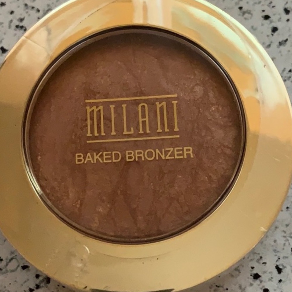 NWT Milani 04 Glow Baked Bronzer Bronzing Powder